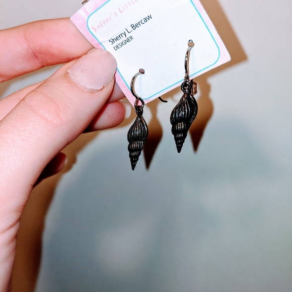 Sherry's Little Beauties Seashell Earrings | NWT - Picture 2 of 2